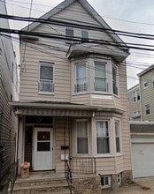 Building Photo - 51 Lang St