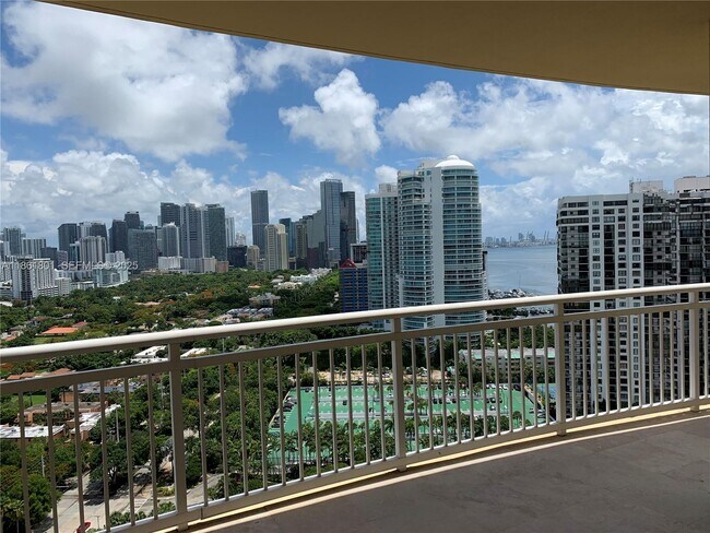 Foto del edificio - 2475 Brickell Ave