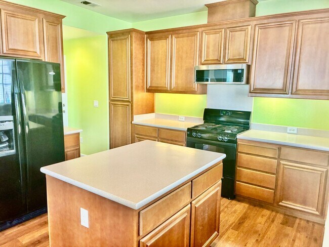 Foto del edificio - Perfect Shape Gale Ranch Townhome in San Ramon with many extras