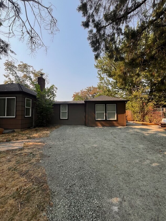 Primary Photo - 120 NW Manzanita Ave