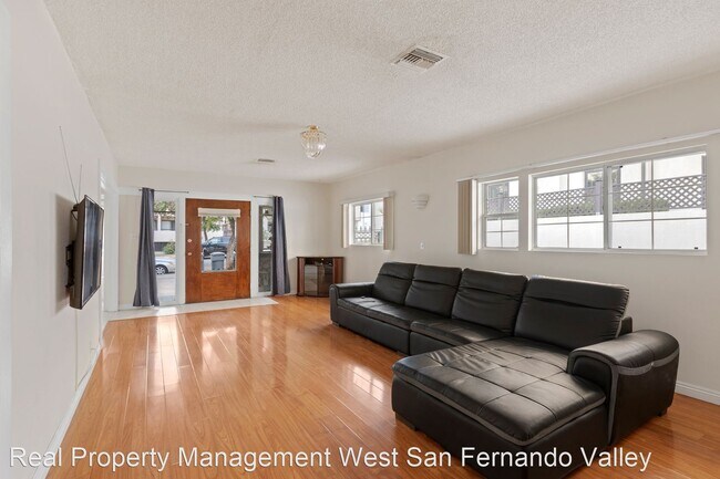 Building Photo - 3 br, 1 bath House - 350 E Myrtle