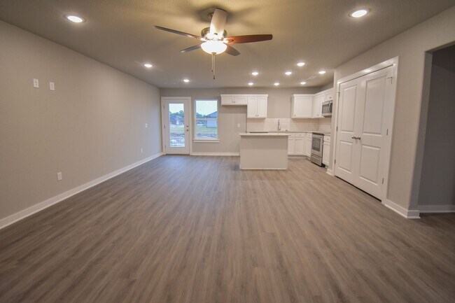 Building Photo - Nice 3 Bedroom 2 Bath Home!!