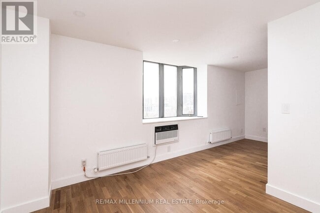 Building Photo - 800 Richmond St W