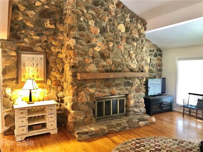 Foto del edificio - Room in House on Ranson Rd