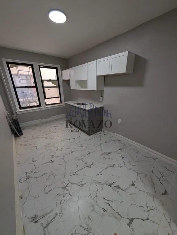 Building Photo - 160 Ellis Ave