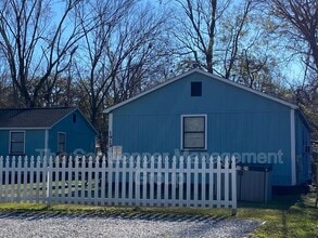 Building Photo - 1927 Iron St