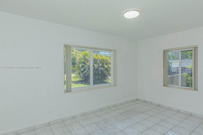 Building Photo - $2,950MONTHLY;13140 N MIAMI AVE MIAMI, FL ...