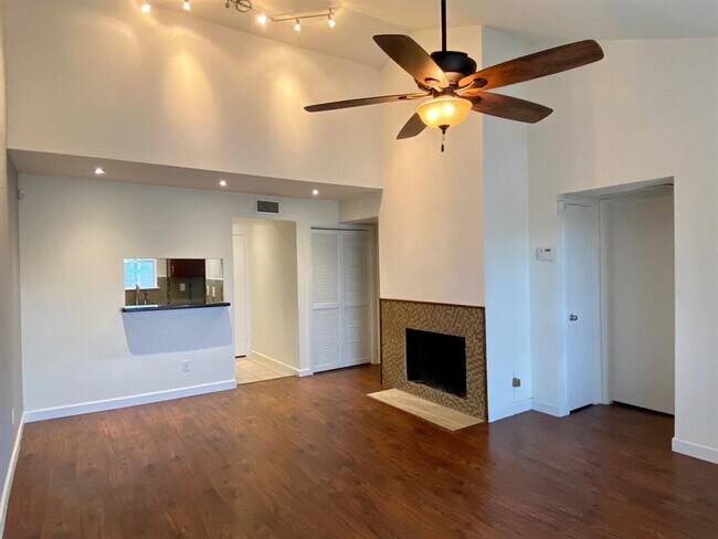 Building Photo - 1880 White Oak Dr