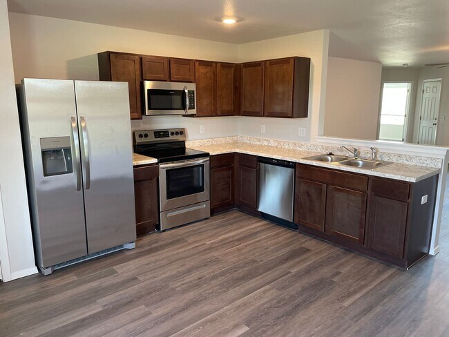 Foto del edificio - *Pre-leasing* Four Bedroom | Two Bath Home...