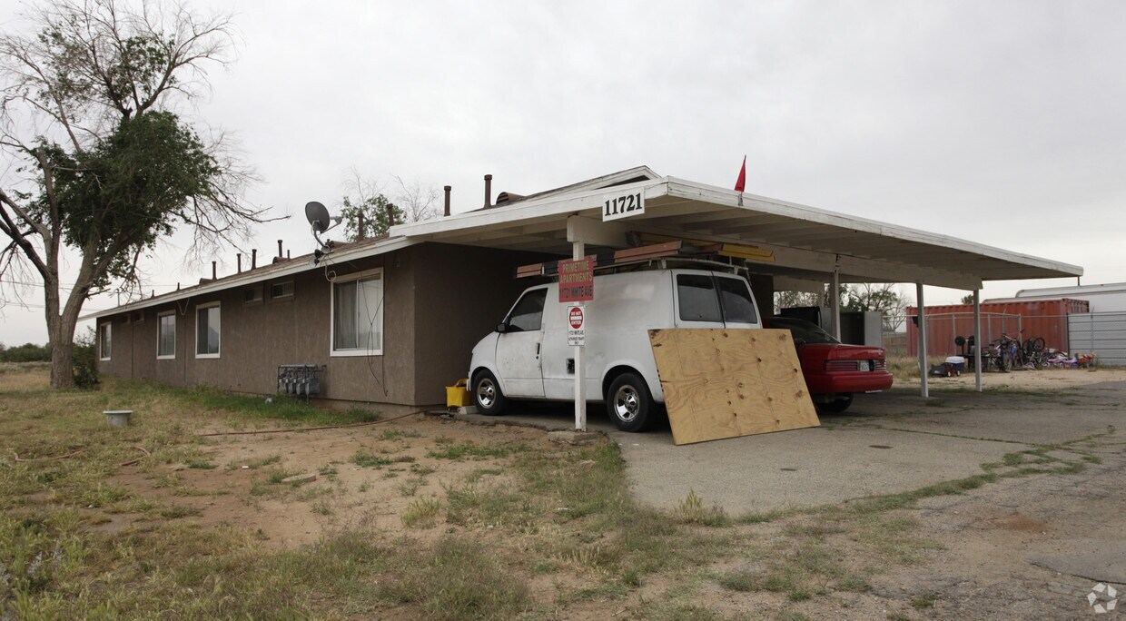 Primary Photo - 11721 White Ave