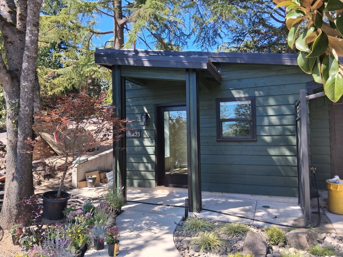 Primary Photo - Stylish Newly Built One-bedroom in the Hea...