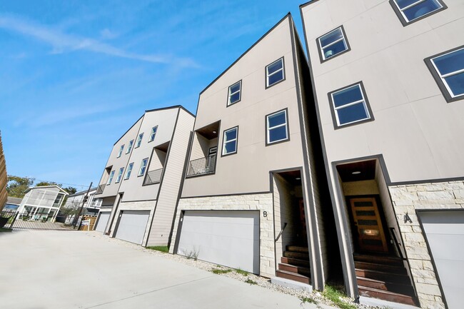 Building Photo - 1216 D E 34th St