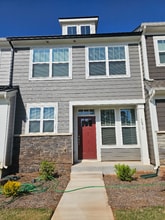 Building Photo - 1071 S Point Rd