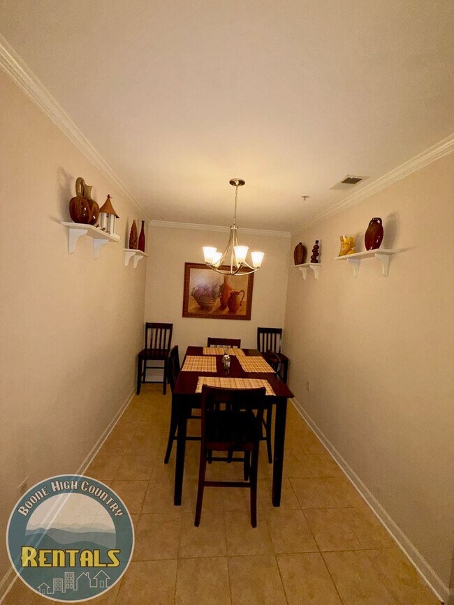 Building Photo - Fully Furnished Spacious 2 Story Condo at Pine Ridge