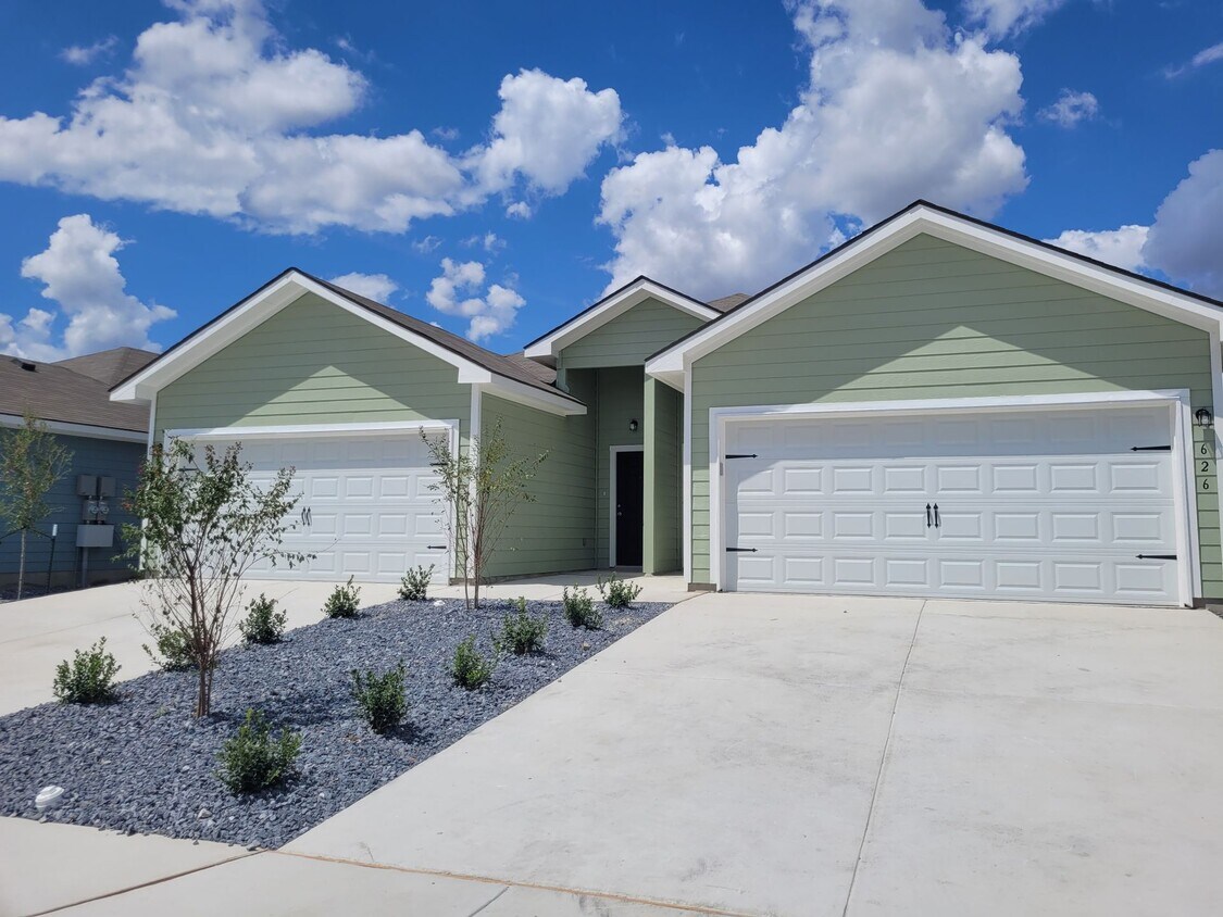 Foto principal - Luxury 3/2 Duplex in Seguin, Texas