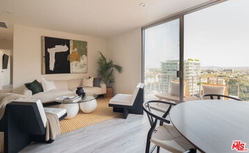 Building Photo - 100 S Doheny Dr