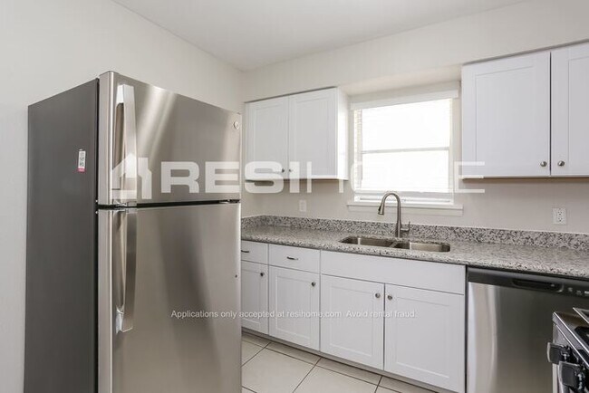 Building Photo - 8906 Klondike St