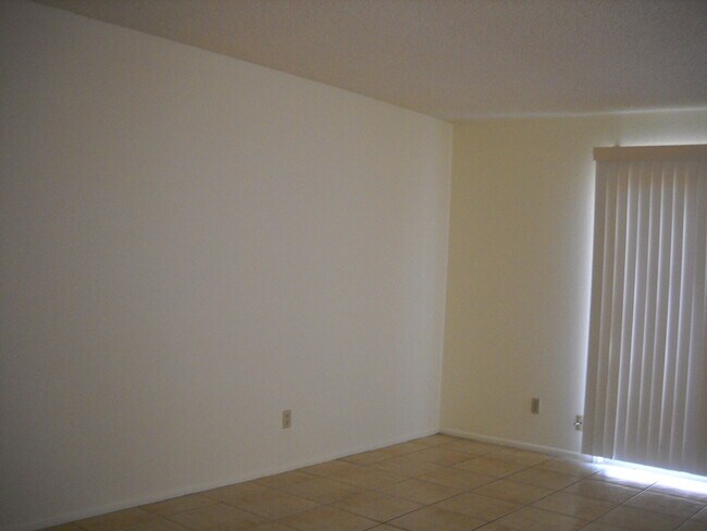 Foto del edificio - Cute unit in four plex