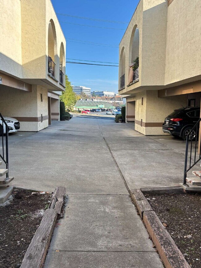 Foto del edificio - 1825 Harrison St