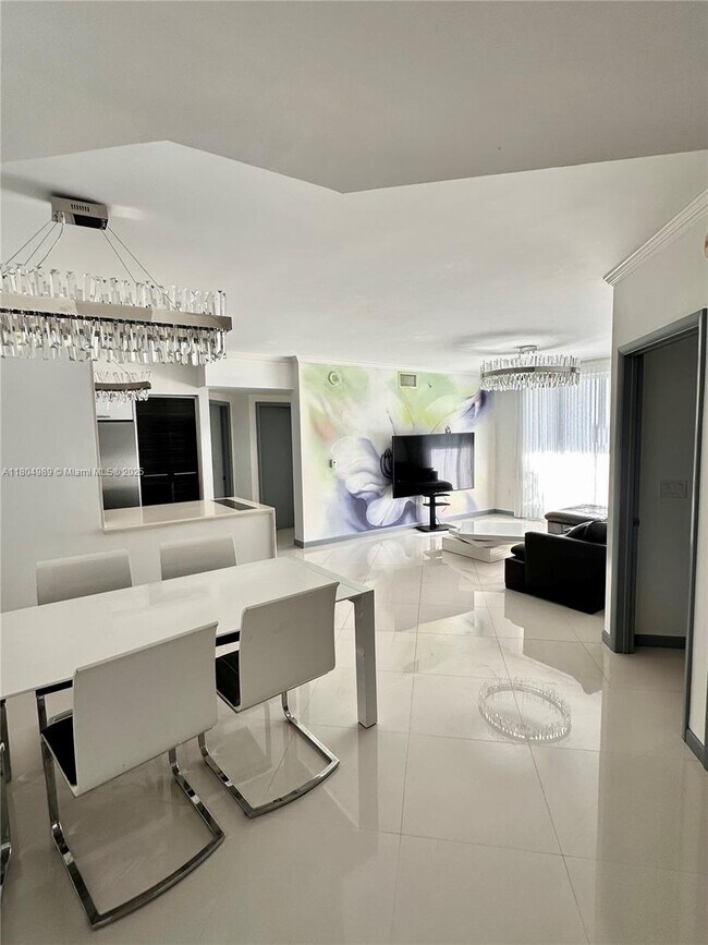 Foto del edificio - 17100 N Bay Rd