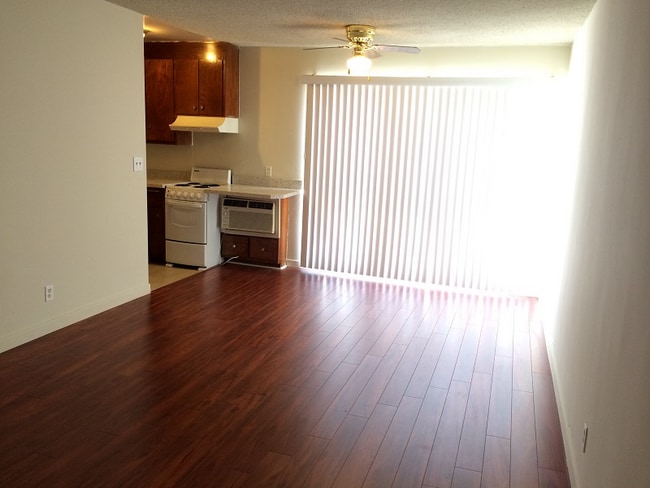 Photo - 530 Veteran Ave (Los Angeles, CA) Apartment