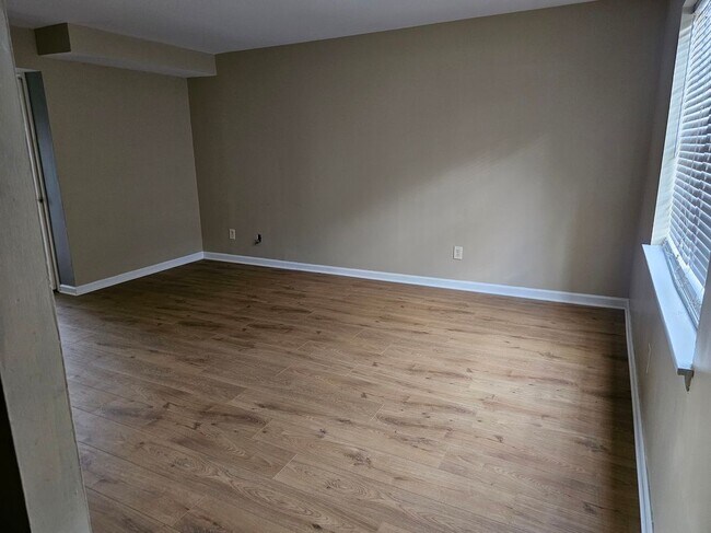 Foto del edificio - 2715 Southbury Cir