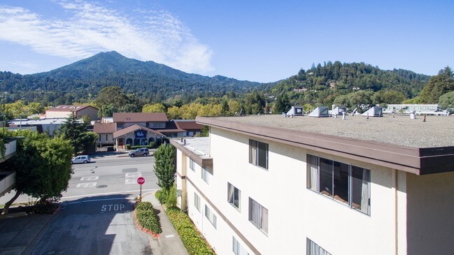 Building Photo - 934 Sir Francis Drake Blvd