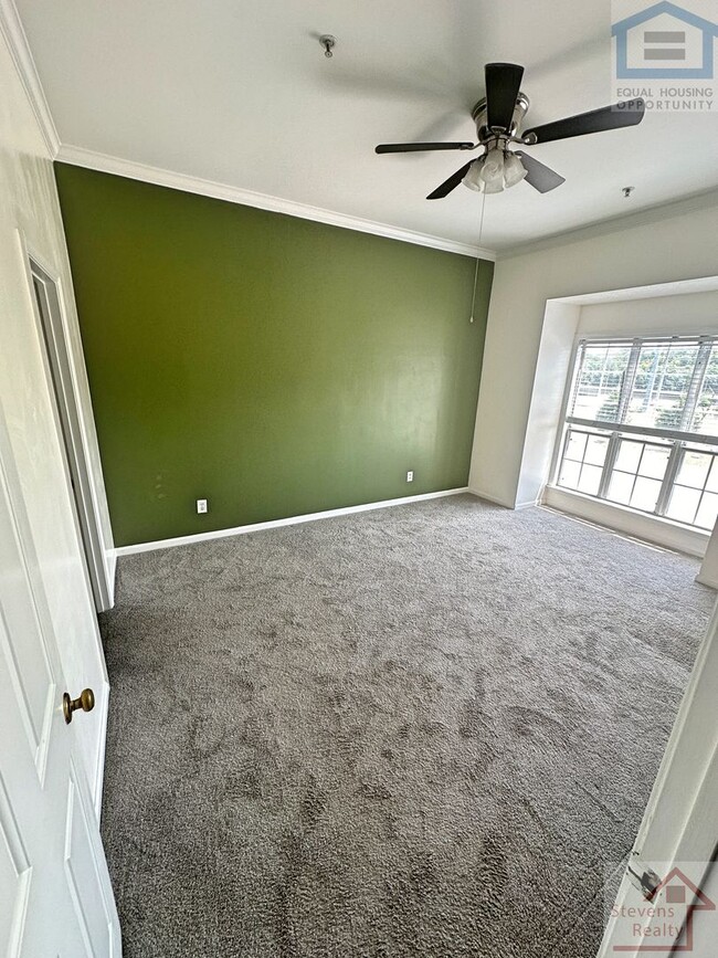 Building Photo - 123 W End Pl