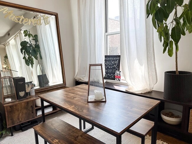 Building Photo - 1920 W Division St