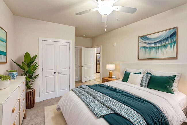 Building Photo - Cobblestone Village