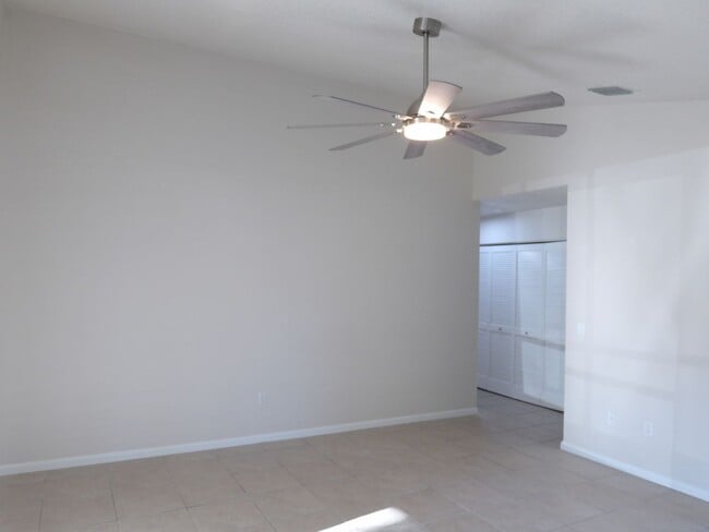 Building Photo - Updated 1/2 Duplex