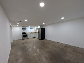 Building Photo - 321 1st Ave