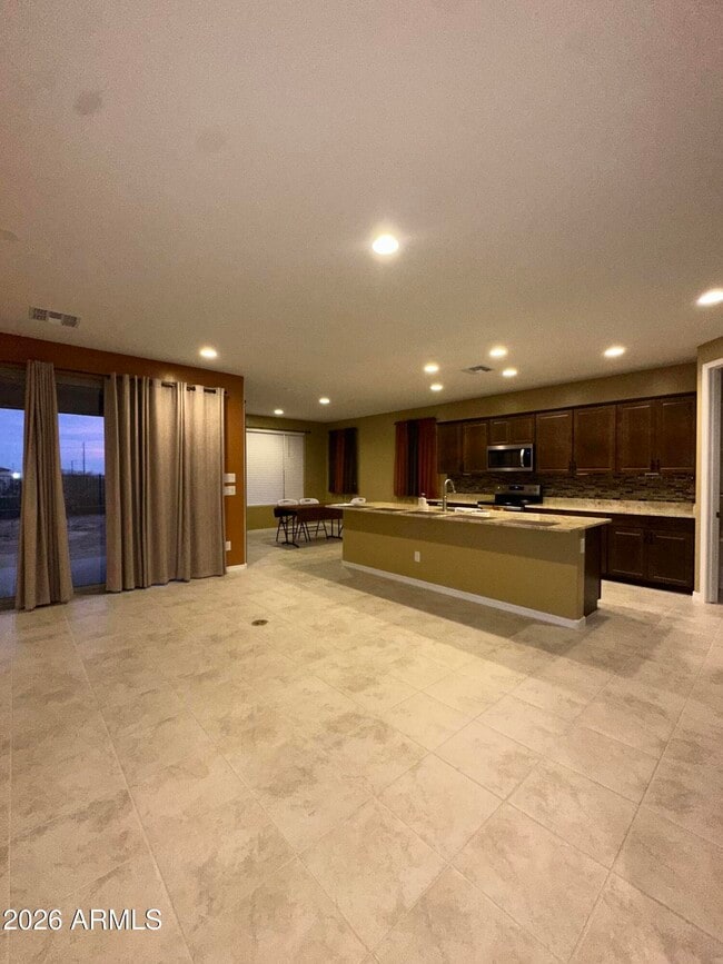 Foto del edificio - 24647 W Watkins St