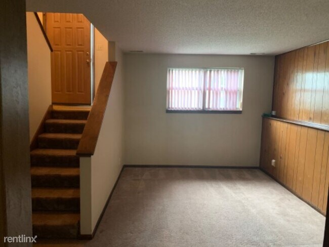 Building Photo - 2 br, 1.5 bath Townhome - 1031 Quincy