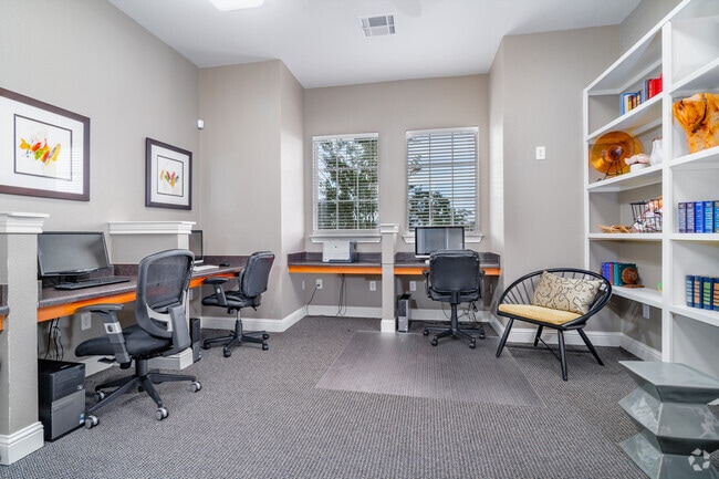 Business Center - Point Royale