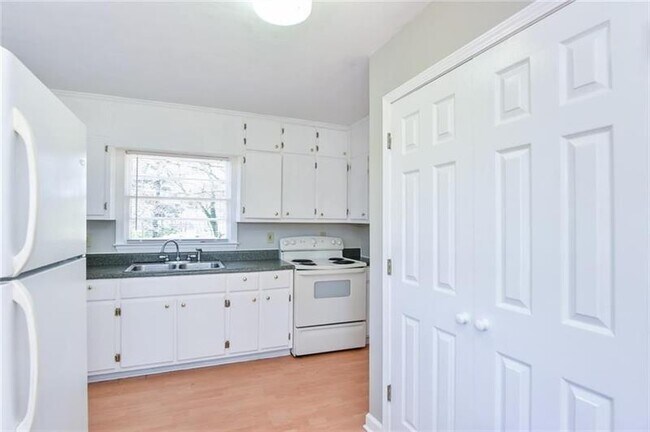 Building Photo - 5085 Chamblee Tucker Rd