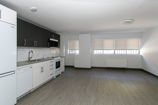 Building Photo - 3605 Rue Saint-Urbain