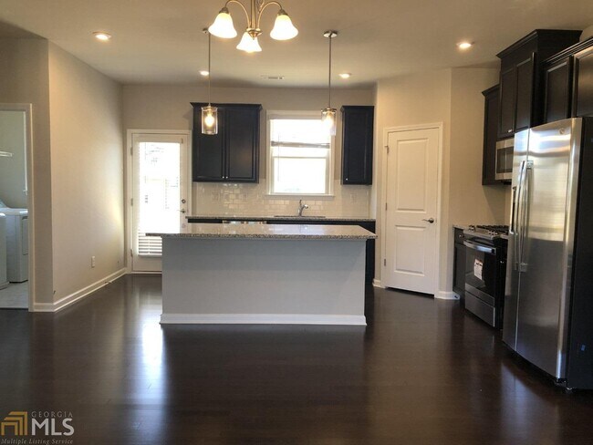 Building Photo - 2999 Regal Crown Dr