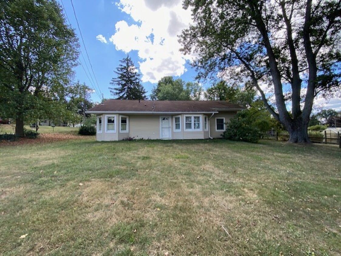Primary Photo - Single-Level Living! 3BR Ranch by Portage ...