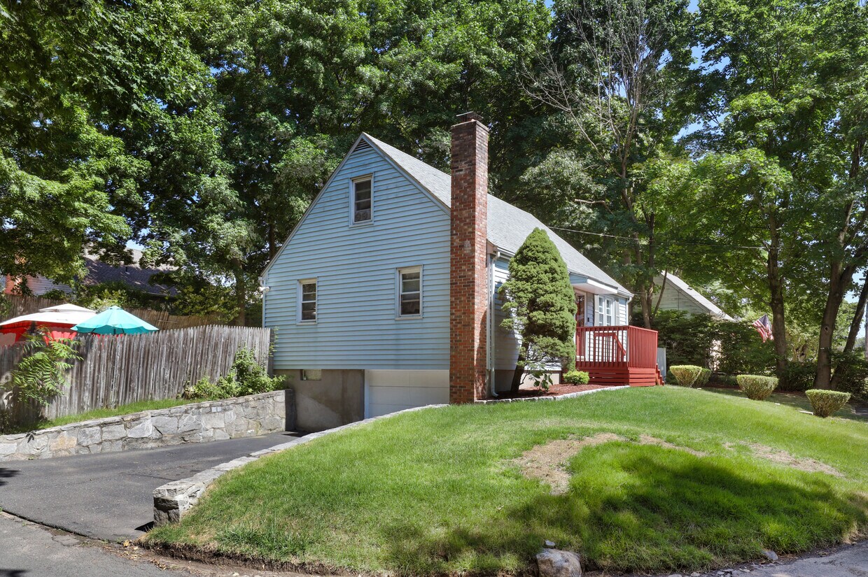 23 Bergh St, Danbury, CT 06810 House Rental in Danbury, CT