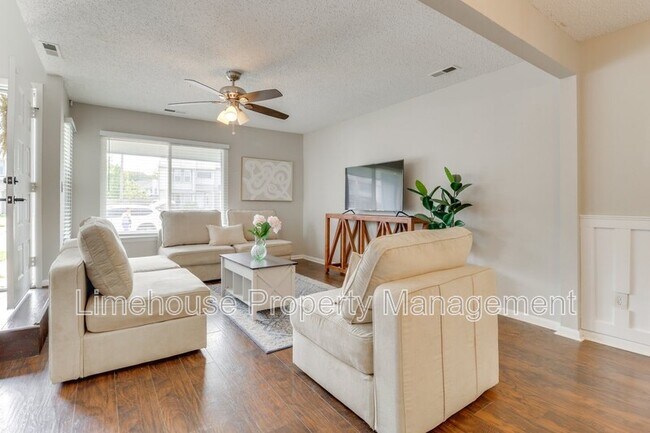 Foto del edificio - 749 Quesnel Dr