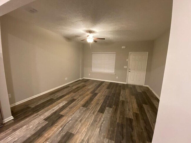 Foto del edificio - 747 Bradburn Village Way