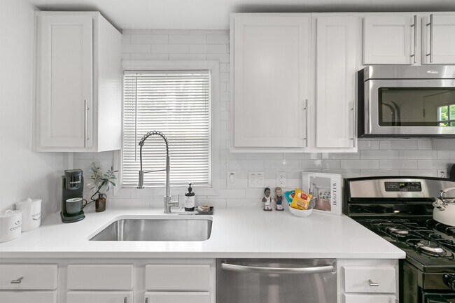 Foto del edificio - 1484 Moorhouse St