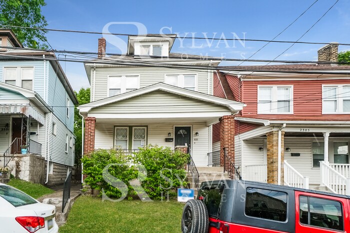 Primary Photo - Welcome home to this lovely 3 bedroom, 1 b...