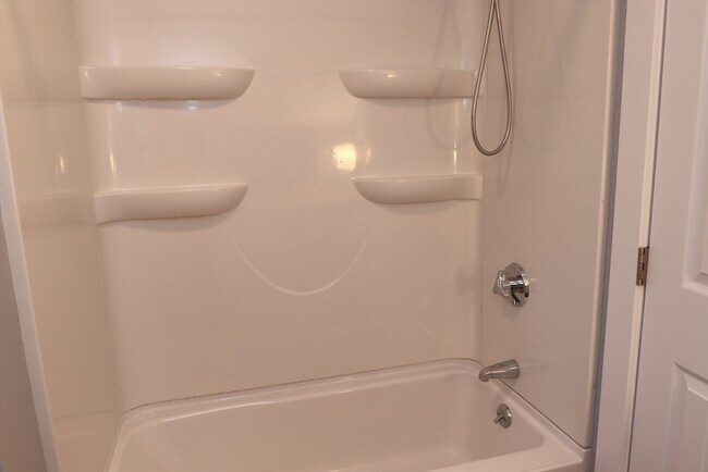 Building Photo - 73 Everett St