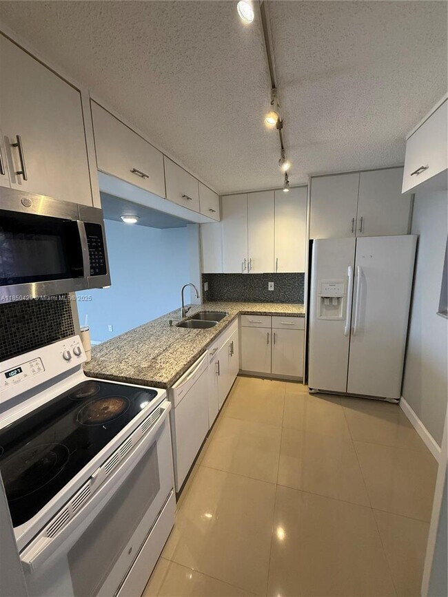 Foto del edificio - 8625 NW 8th St