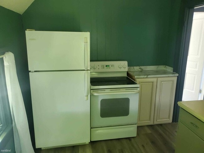 Building Photo - 2 br, 1 bath Duplex - 217 Mason St  upstai...