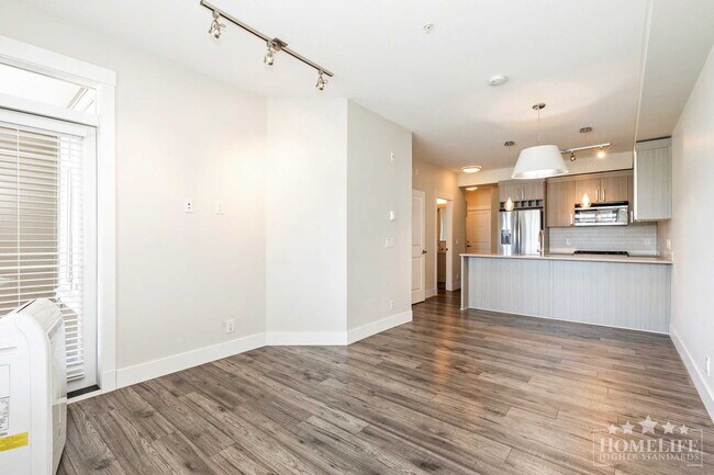 Building Photo - 1 - Bed + 1 - Bath + Den Condo for Rent in...