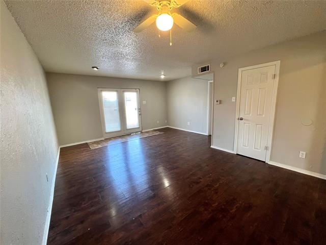 Foto del edificio - 8223 Ferguson Rd