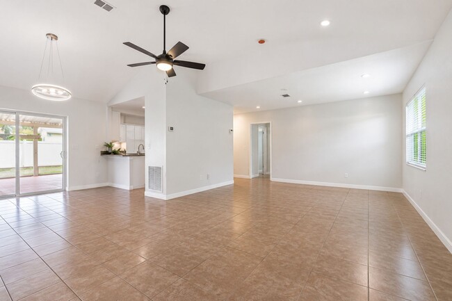 Building Photo - Beautifully Renovated 3 Bedroom • 2 Bathroom Home in Largo, Florida